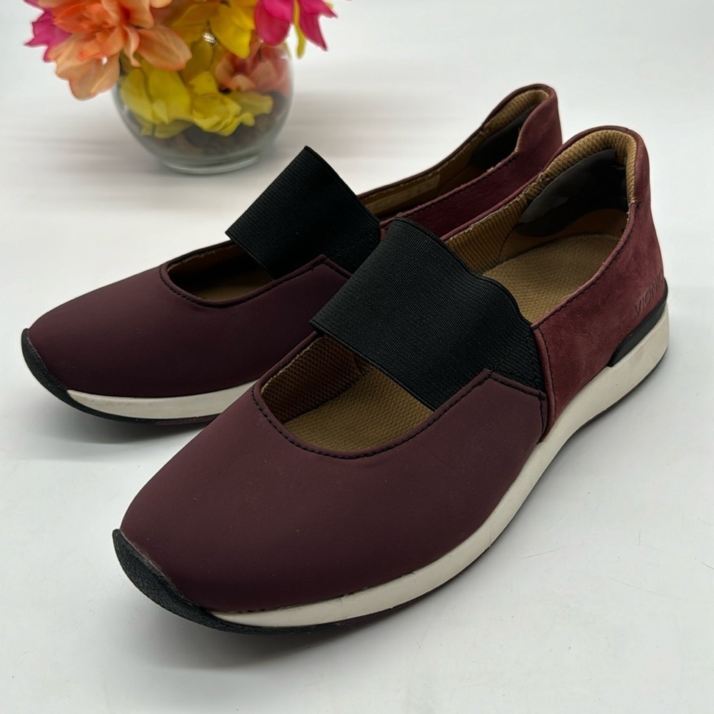 Vionic Cadee Wine Suede sneaker with Black Elastic Orthodic Size 8 VIO6969
